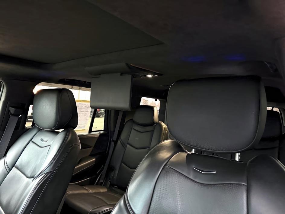 Used 2015 Cadillac Escalade Platinum image 18