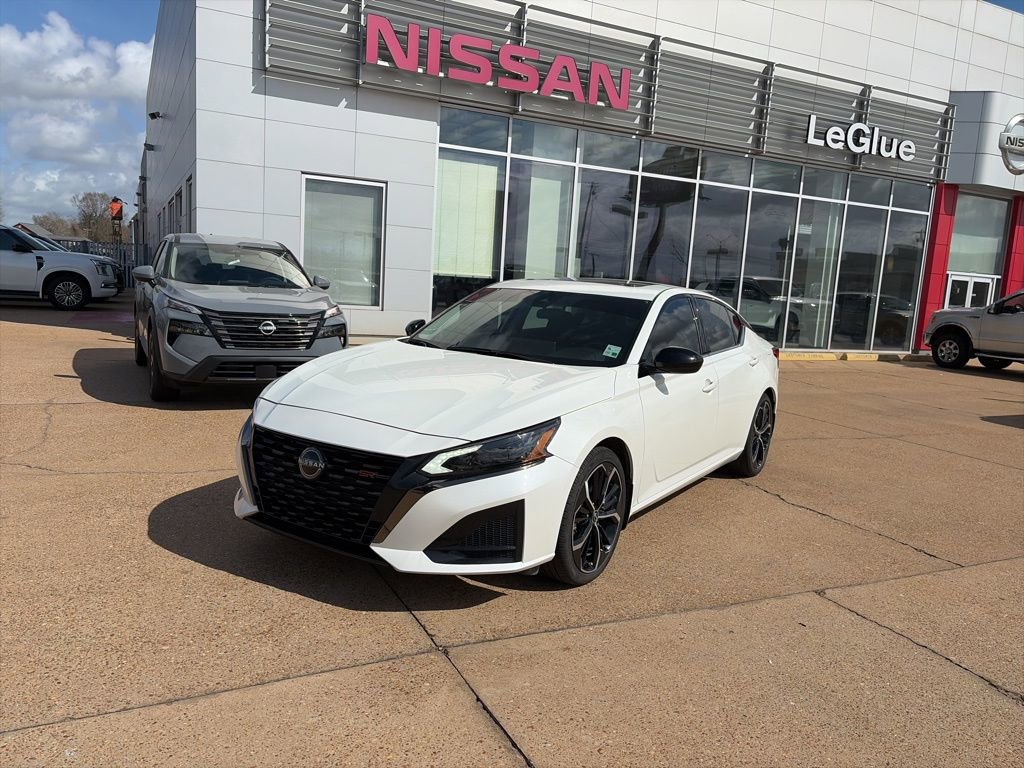 Certified 2023 Nissan Altima 2.5 SR w/ SR Premium Package image 1