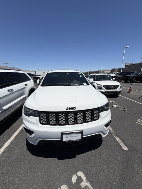 Used 2020 Jeep Grand Cherokee Altitude RWD image 1