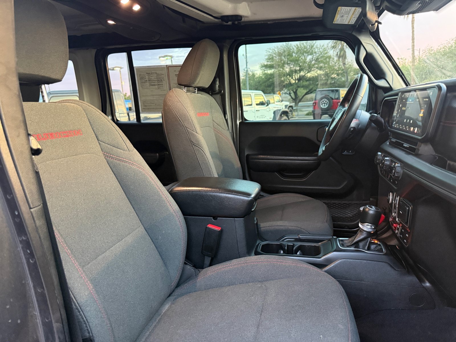 Used 2024 Jeep Wrangler Unlimited Rubicon AWD/4WD image 29