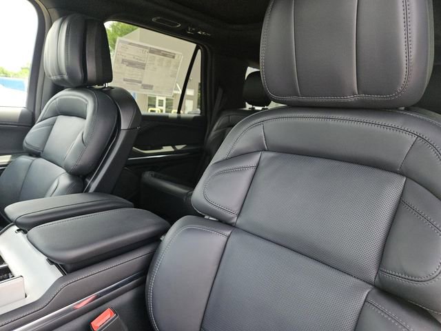 New 2026 Lincoln Navigator Reserve w/ Jet Appearance Package AWD/4WD image 20