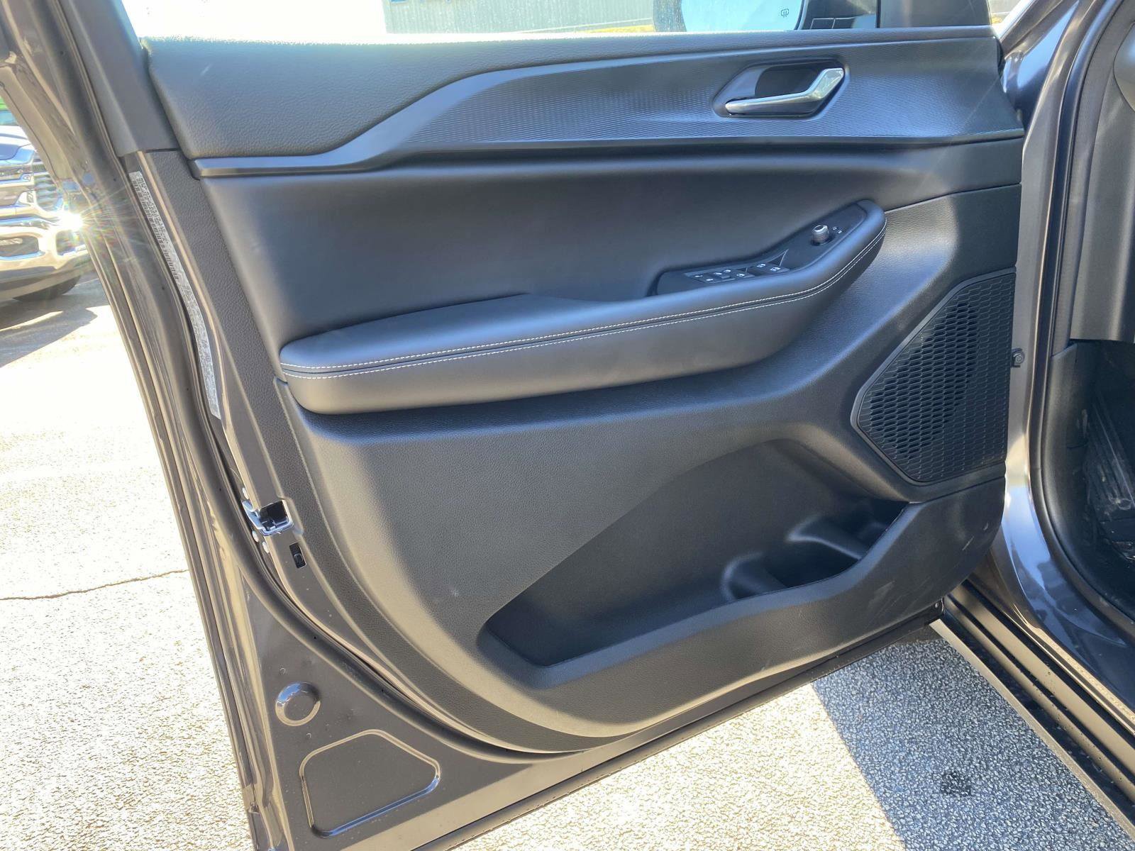 New 2025 Jeep Grand Cherokee Laredo X w/ Luxury Tech Group I image 10