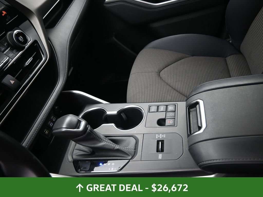 Used 2023 Toyota Highlander LE image 22