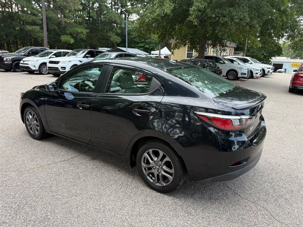 Used 2019 Toyota Yaris LE FWD image 9
