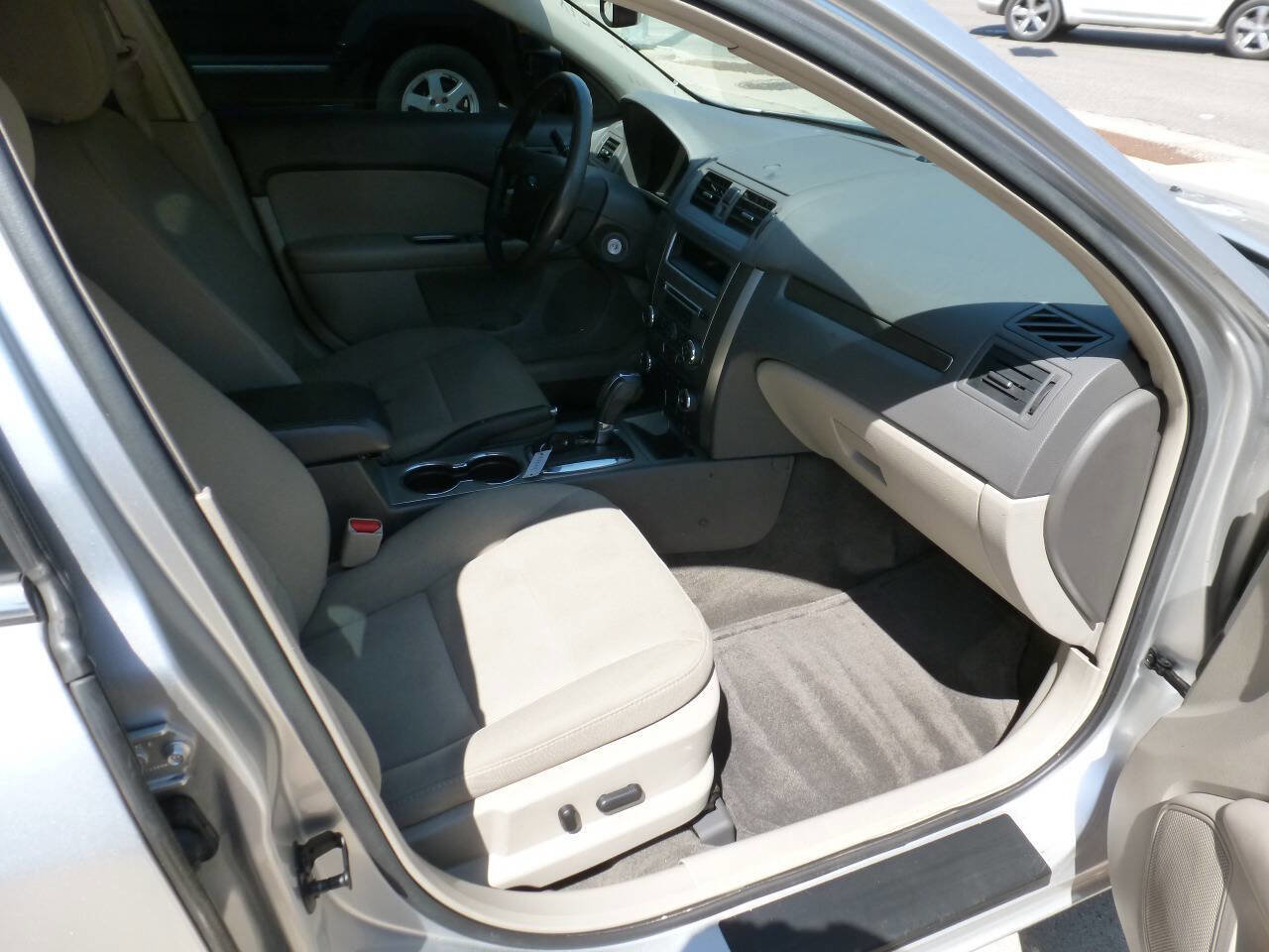 Used 2012 Ford Fusion Hybrid FWD image 11