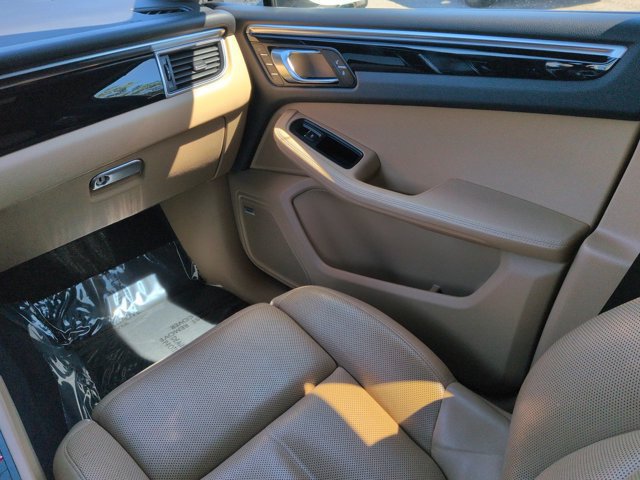 Used 2018 Porsche Macan AWD/4WD image 17