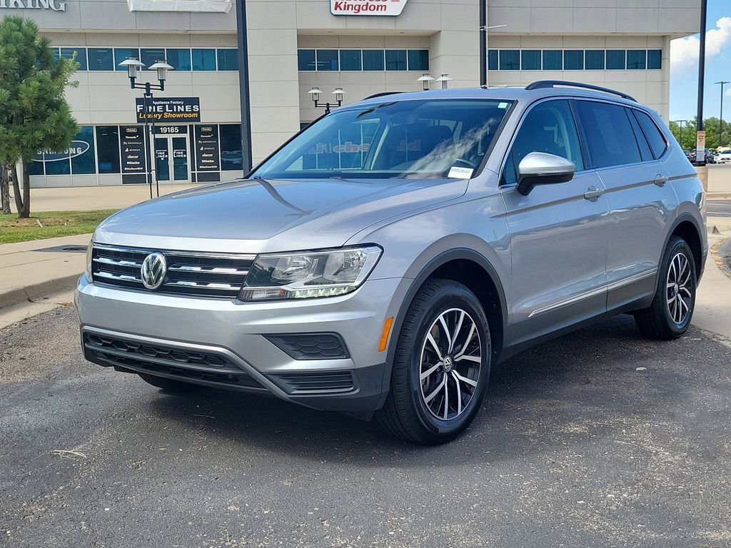 Used 2021 Volkswagen Tiguan SE w/ Panoramic Sunroof Package image 10