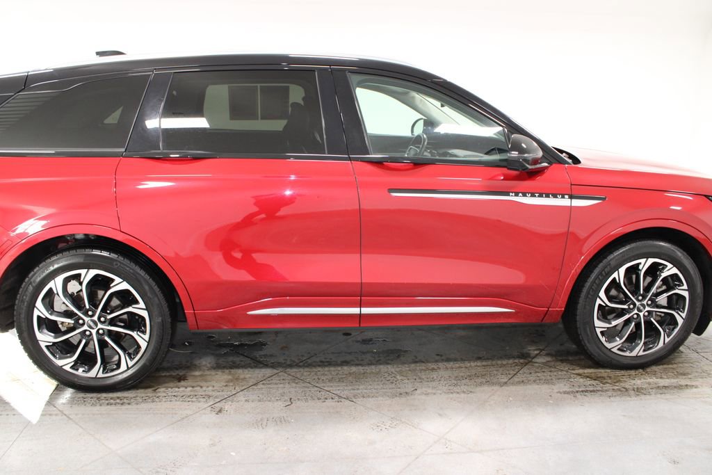 Used 2024 Lincoln Nautilus Reserve image 11