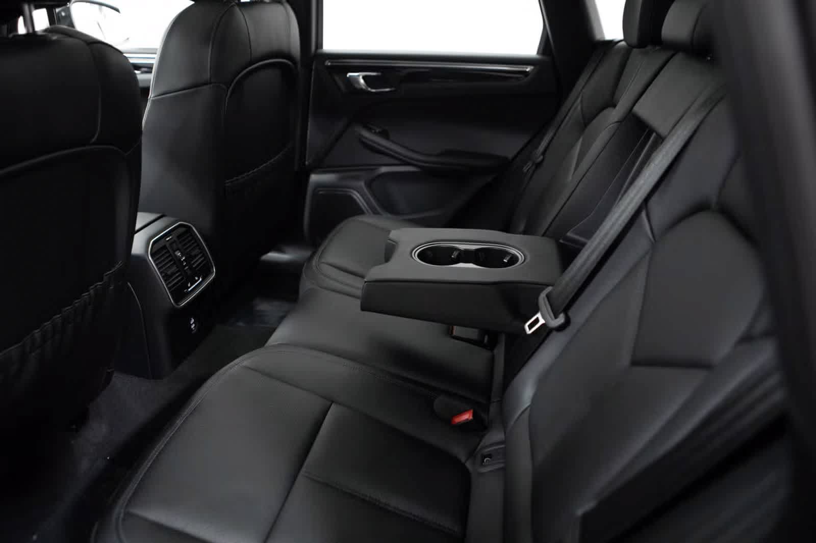 Certified 2026 Porsche Macan AWD/4WD image 36