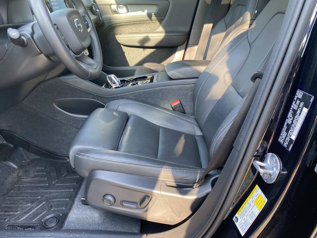Used 2024 Volvo XC40 B5 Plus AWD/4WD image 20