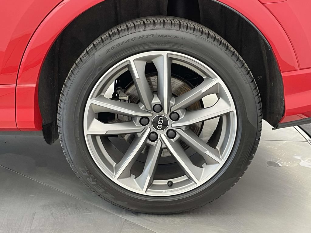 Certified 2025 Audi Q3 2.0T Premium w/ Convenience Package AWD/4WD image 12