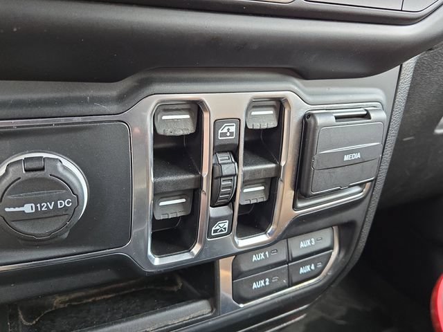 Used 2021 Jeep Wrangler Unlimited Sahara w/ Dual Top Group AWD/4WD image 17