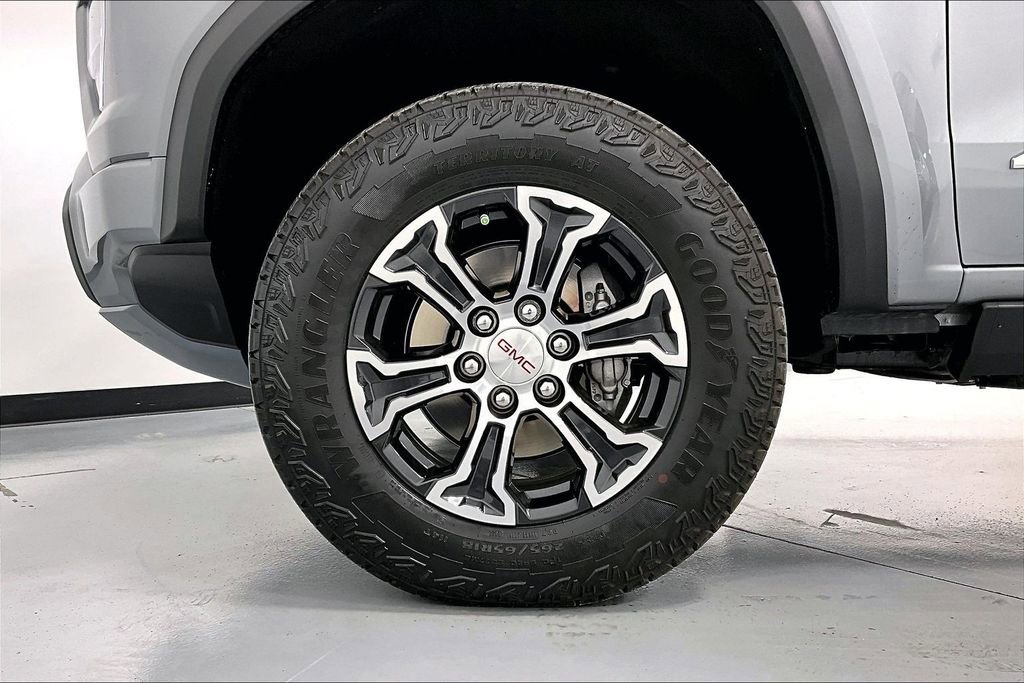 Used 2025 GMC Canyon AT4 w/ Technology Plus Package image 11