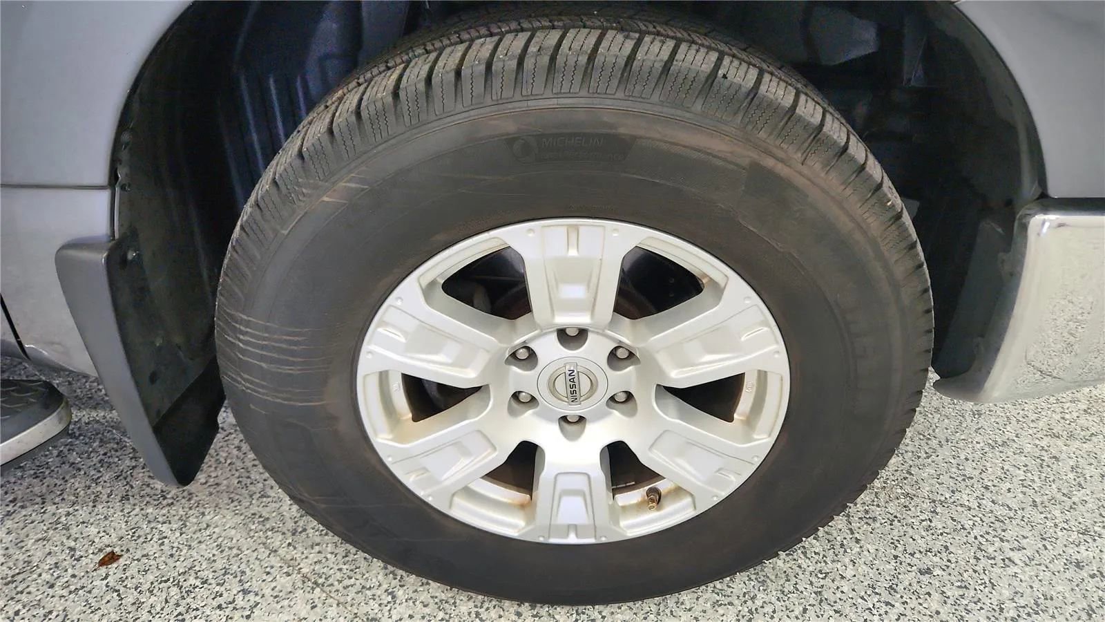 Used 2017 Nissan Titan SV AWD/4WD image 13