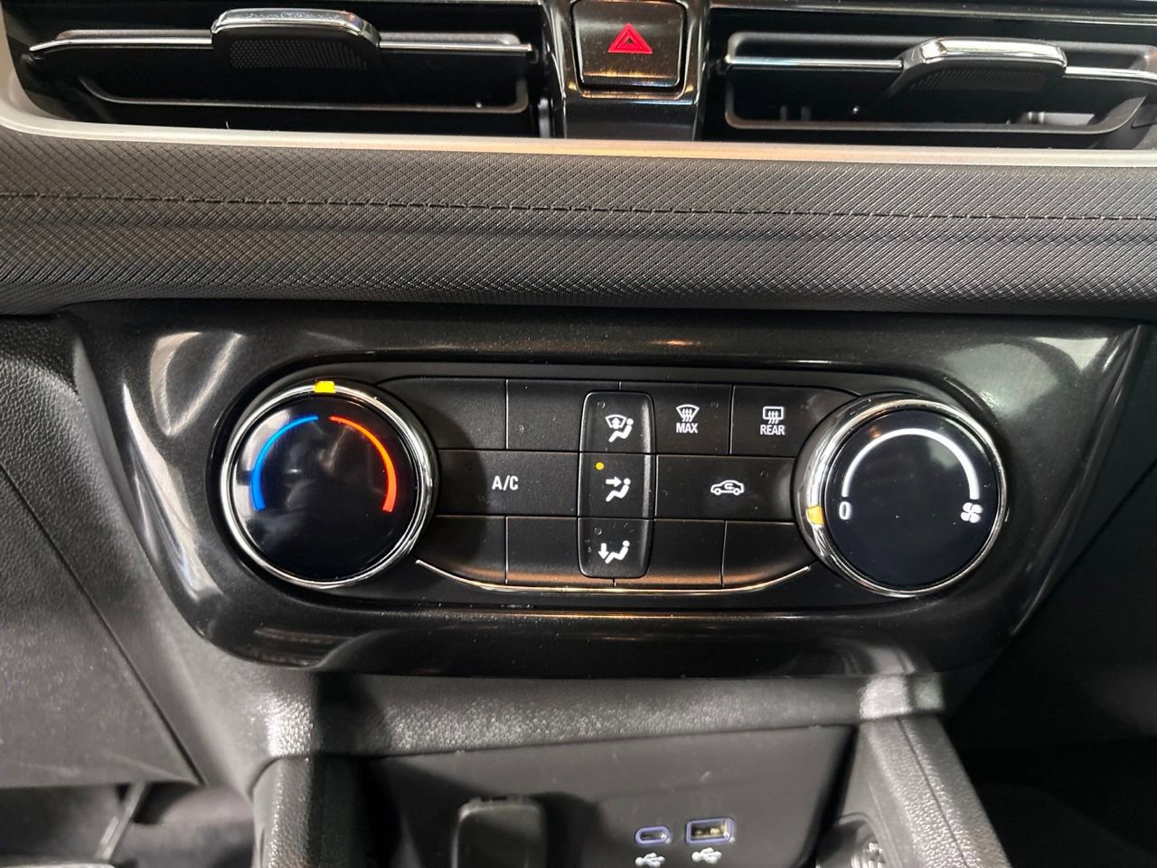 Used 2025 Chevrolet TrailBlazer LT AWD/4WD image 11