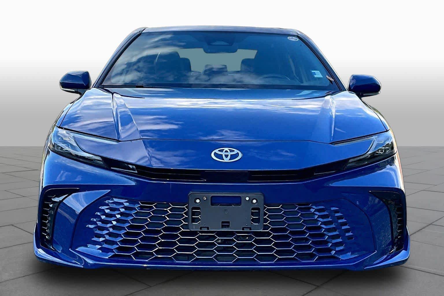 Used 2025 Toyota Camry XSE FWD image 4