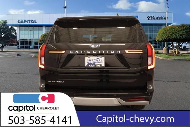 Used 2025 Ford Expedition Platinum w/ Driver's Package AWD/4WD image 7
