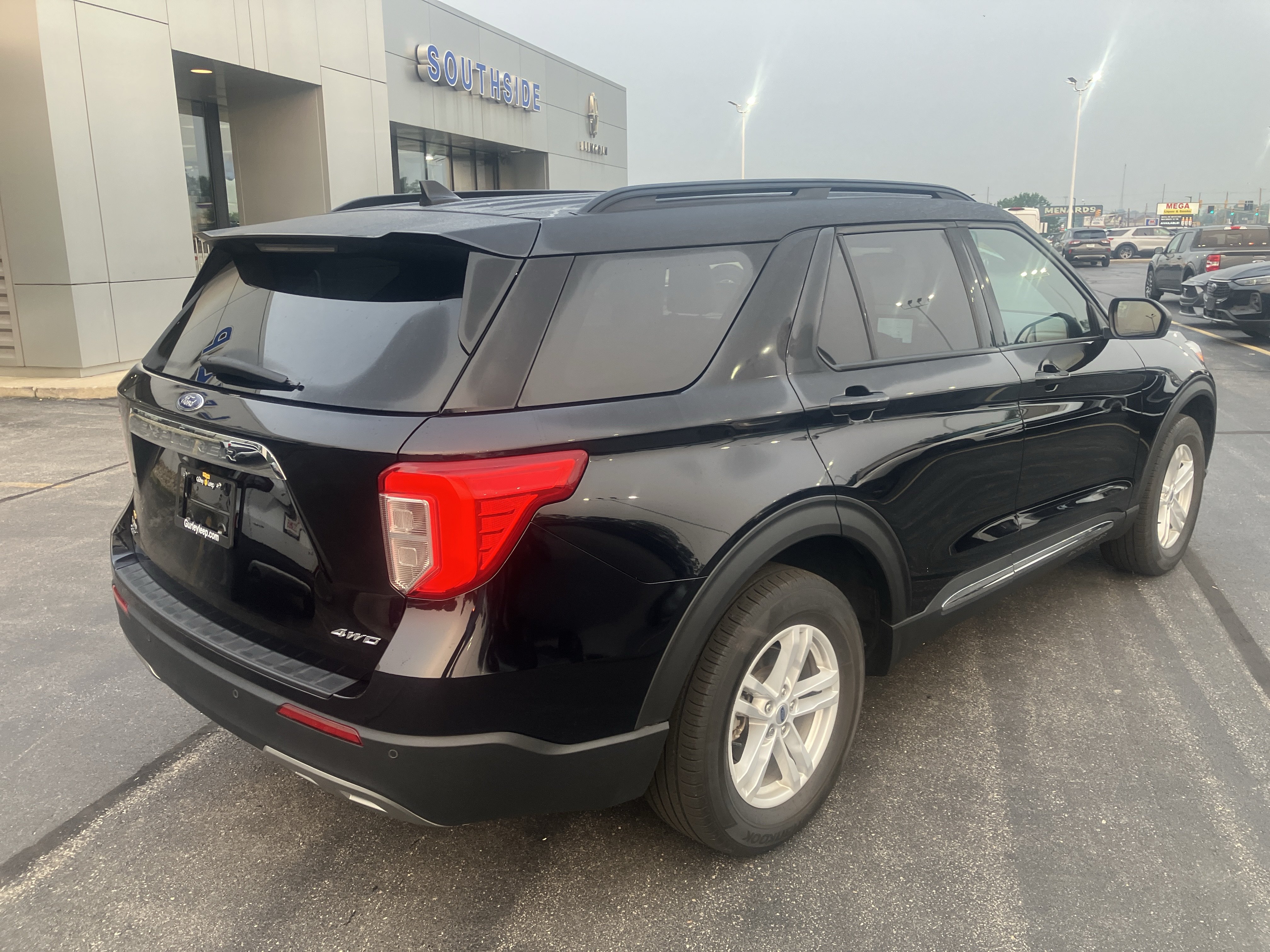 Certified 2023 Ford Explorer XLT w/ Equipment Group 202A AWD/4WD image 7