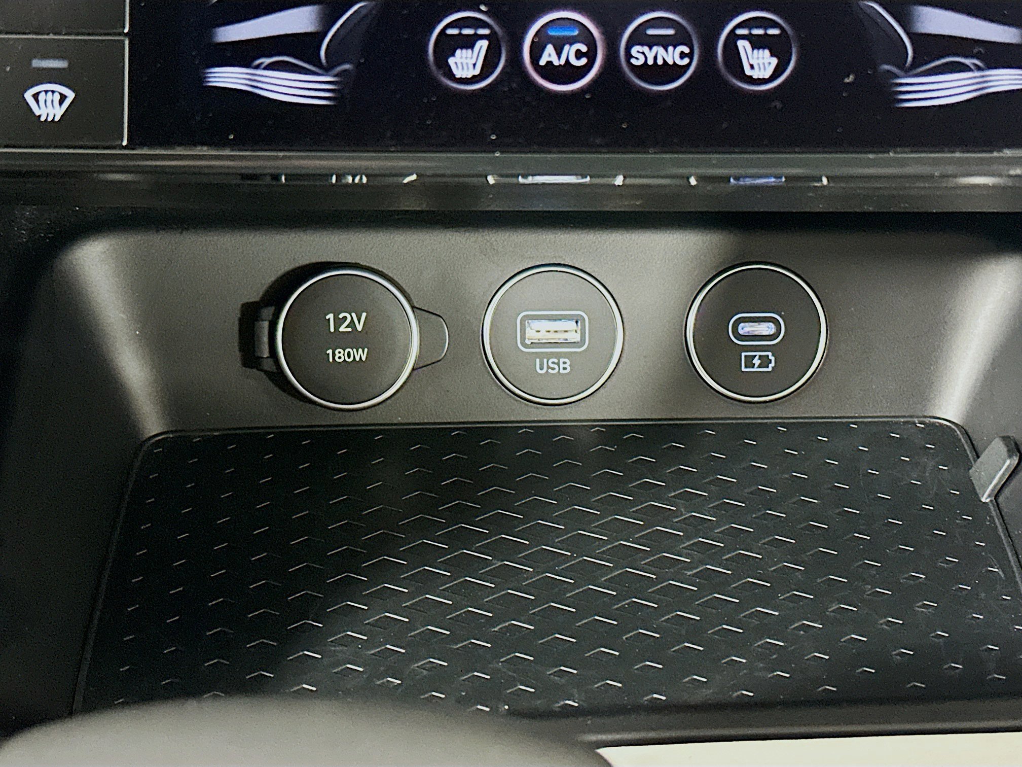 Used 2025 Genesis G70 2.5T image 26