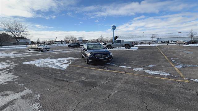Used 2017 Buick LaCrosse Preferred image 5