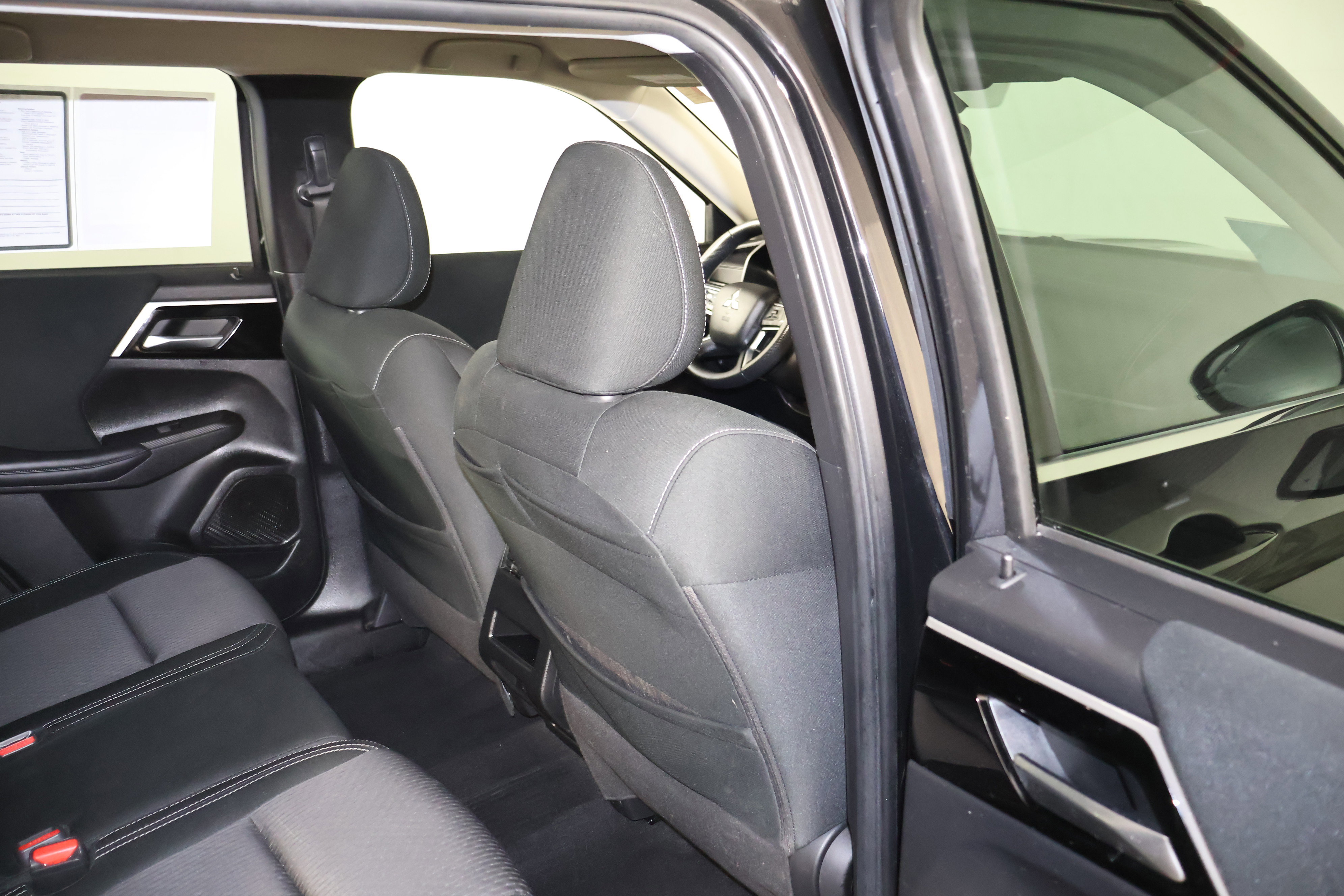 Used 2023 Mitsubishi Outlander ES AWD/4WD image 40