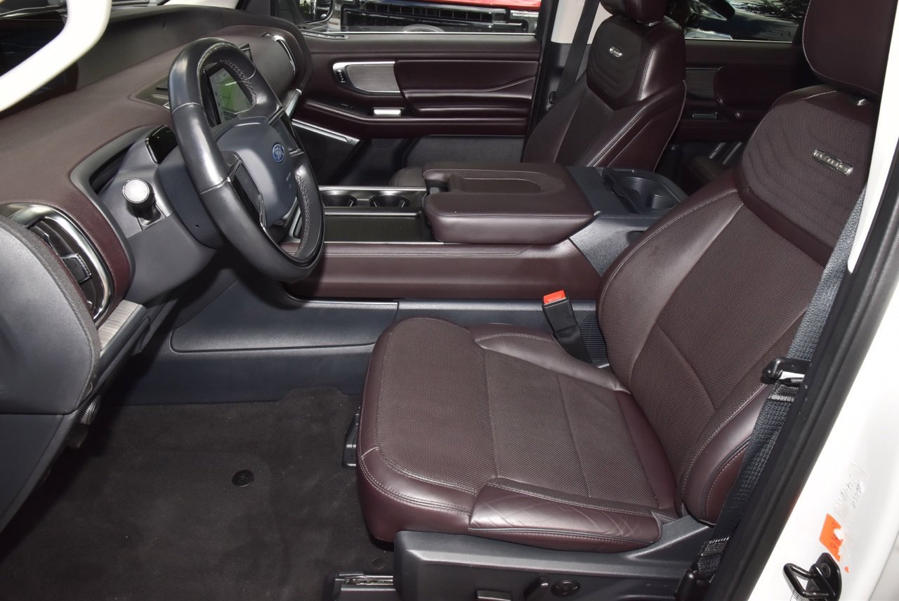 Used 2025 Ford Expedition Max Platinum w/ Platinum Ultimate Package AWD/4WD image 13