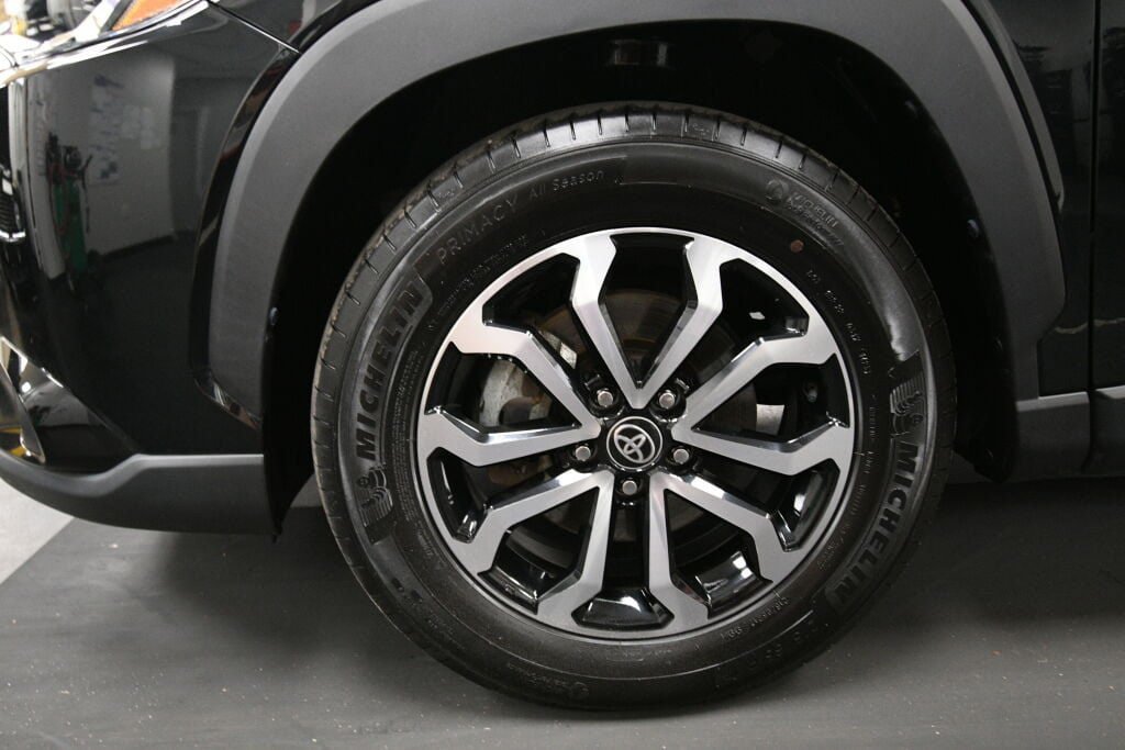 Used 2023 Toyota Corolla Cross AWD Hybrid image 31