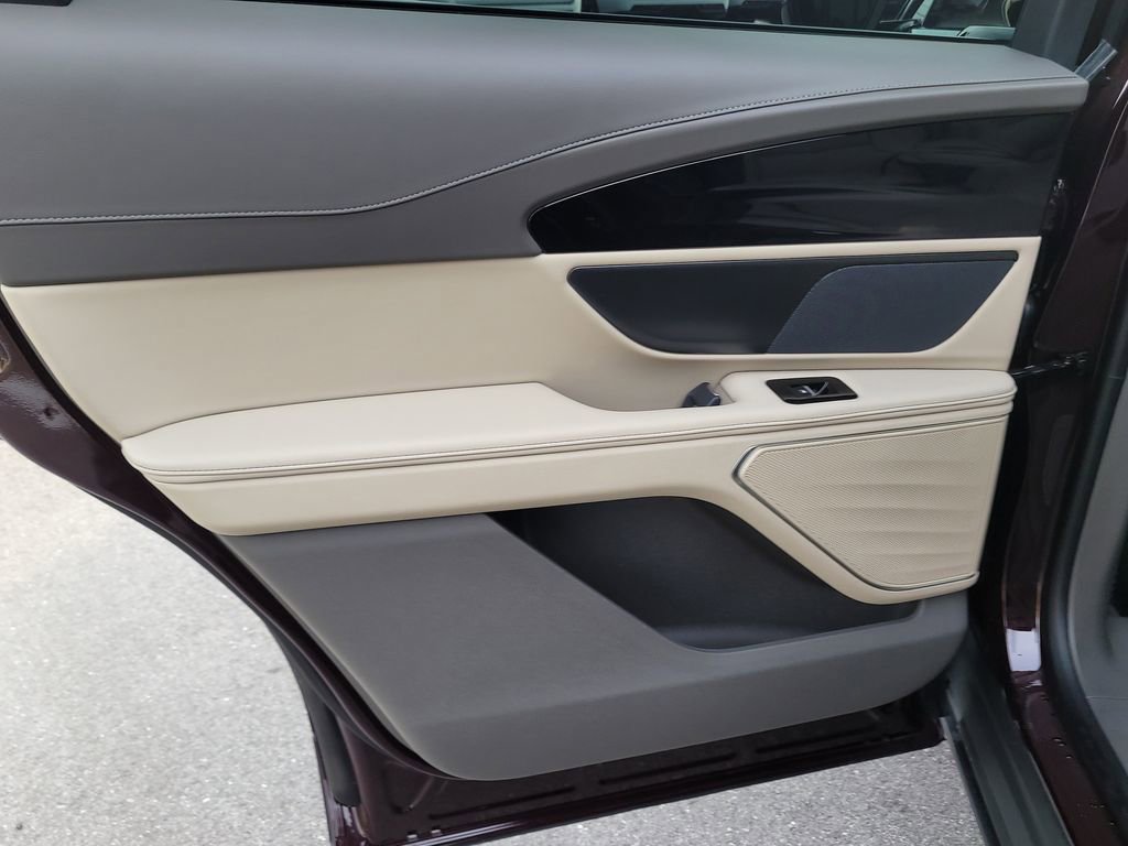 Certified 2025 Lincoln Nautilus Premier image 9