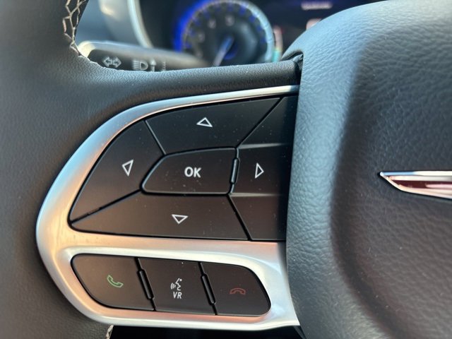 New 2025 Chrysler Pacifica Select w/ Uconnect Theater Family Group image 23