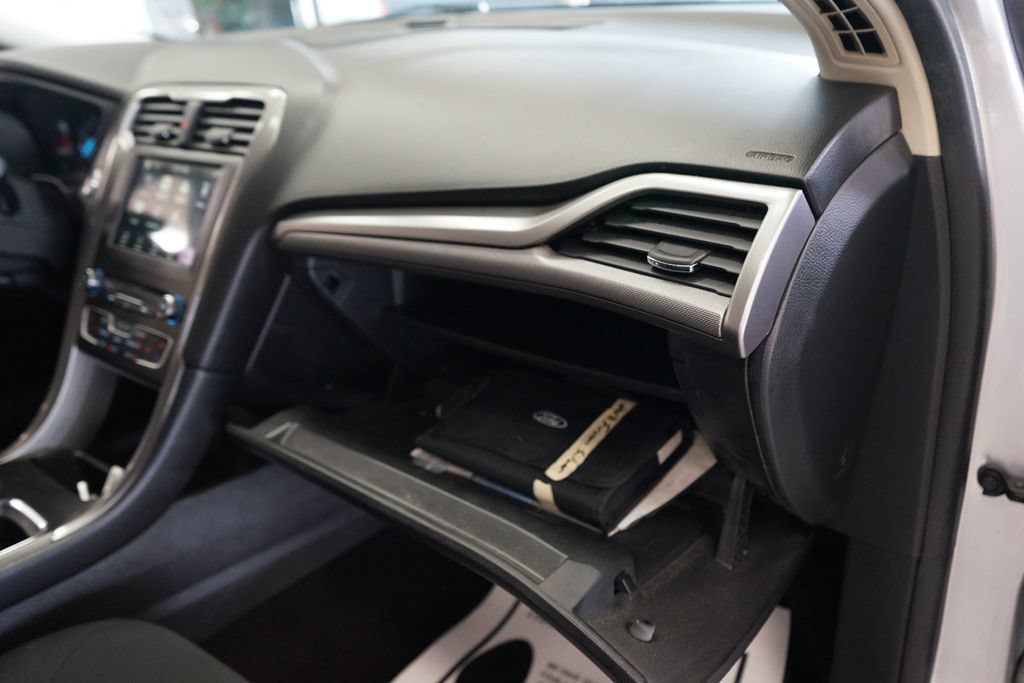 Used 2018 Ford Fusion SE w/ Fusion SE Technology Package FWD image 42