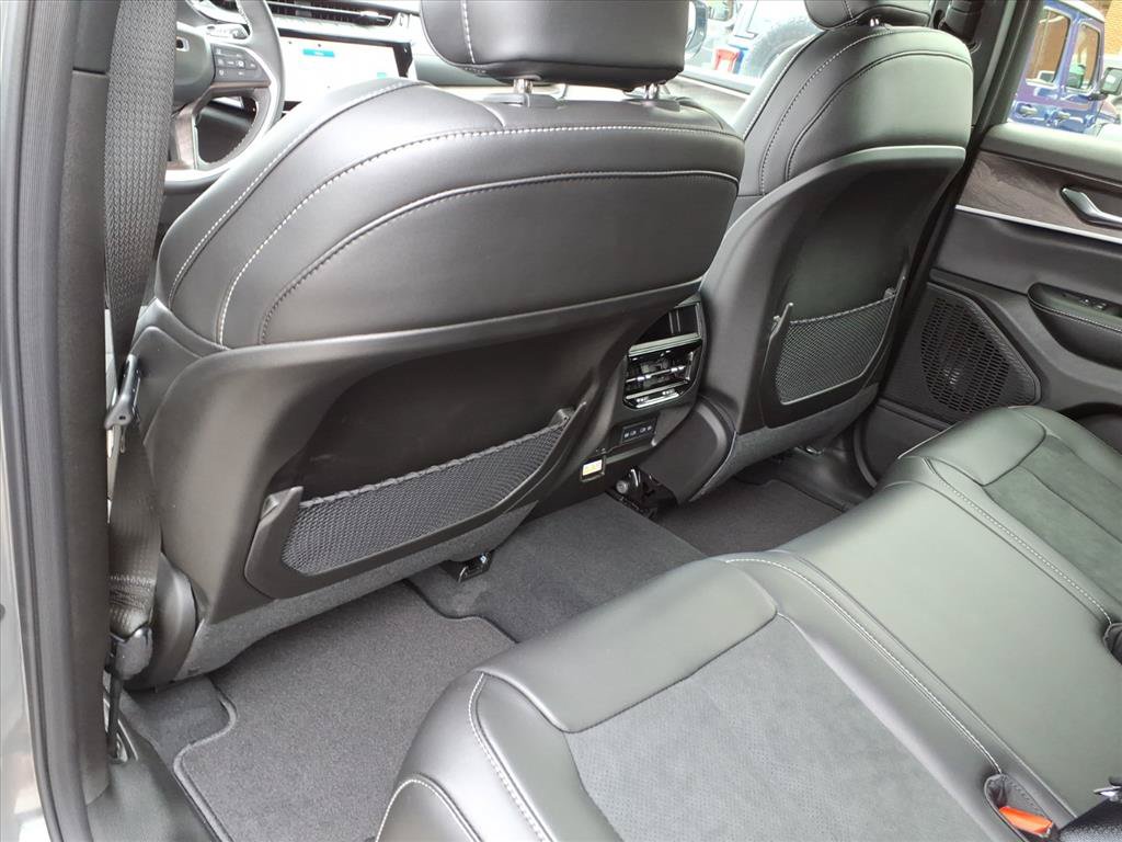 New 2027 Jeep Grand Cherokee 4WD image 15