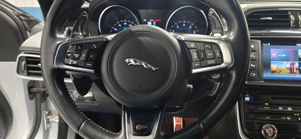 Used 2018 Jaguar XE S image 22