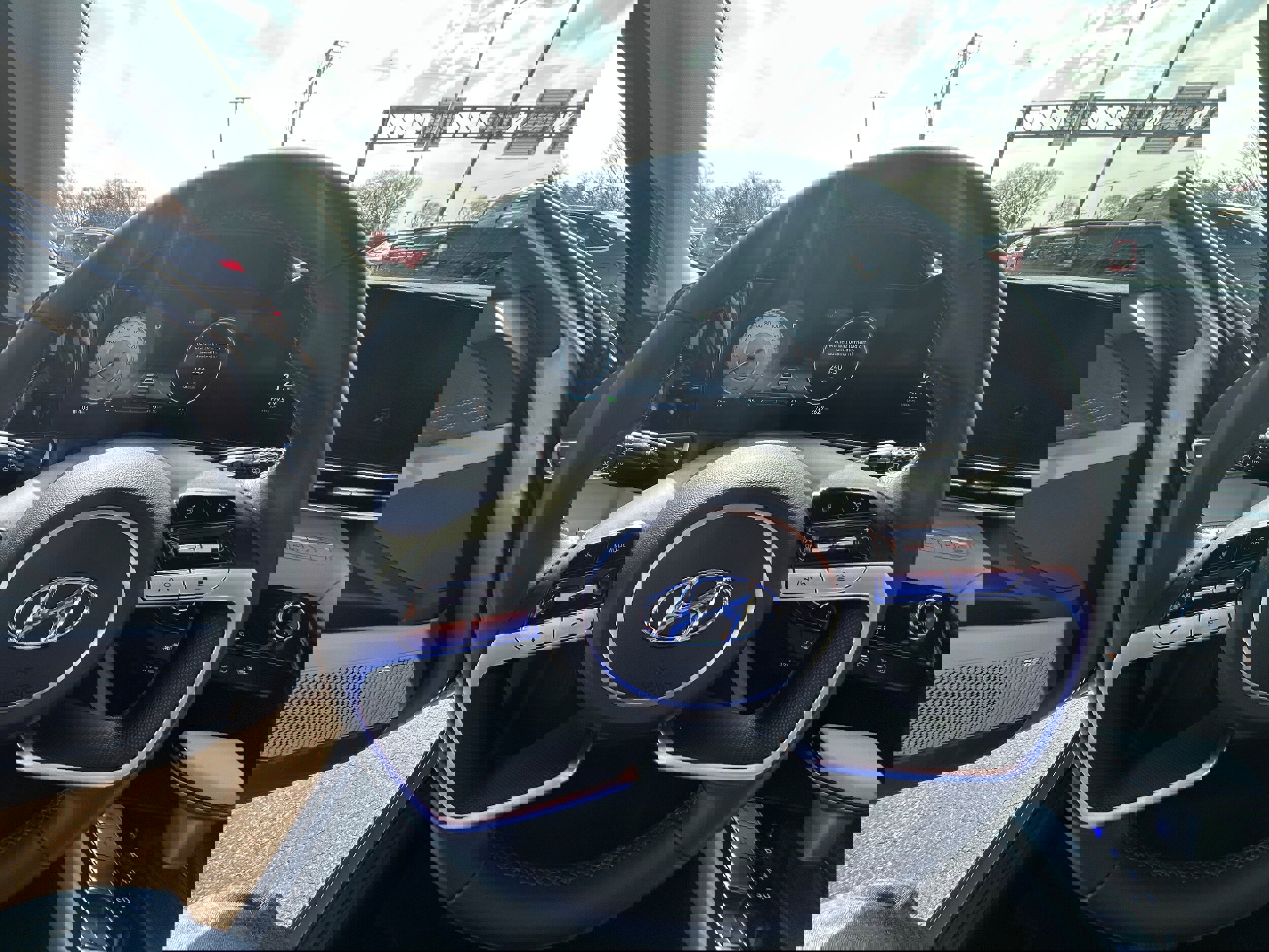 Used 2023 Hyundai Elantra Limited image 9