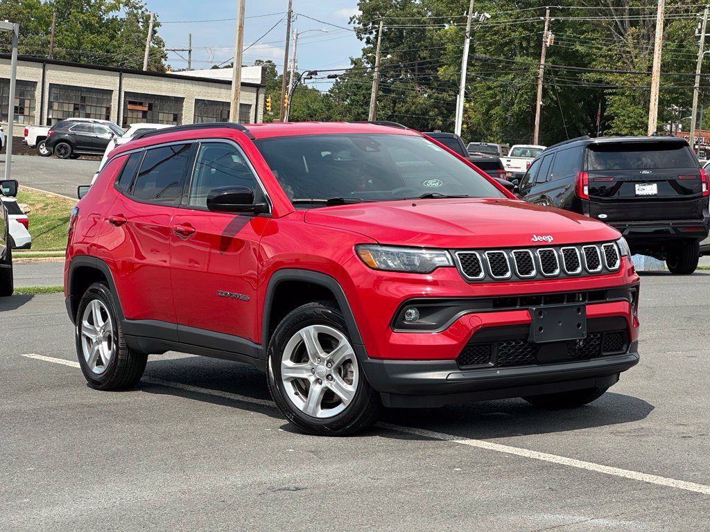 Used 2023 Jeep Compass Latitude w/ Convenience Group AWD/4WD image 43