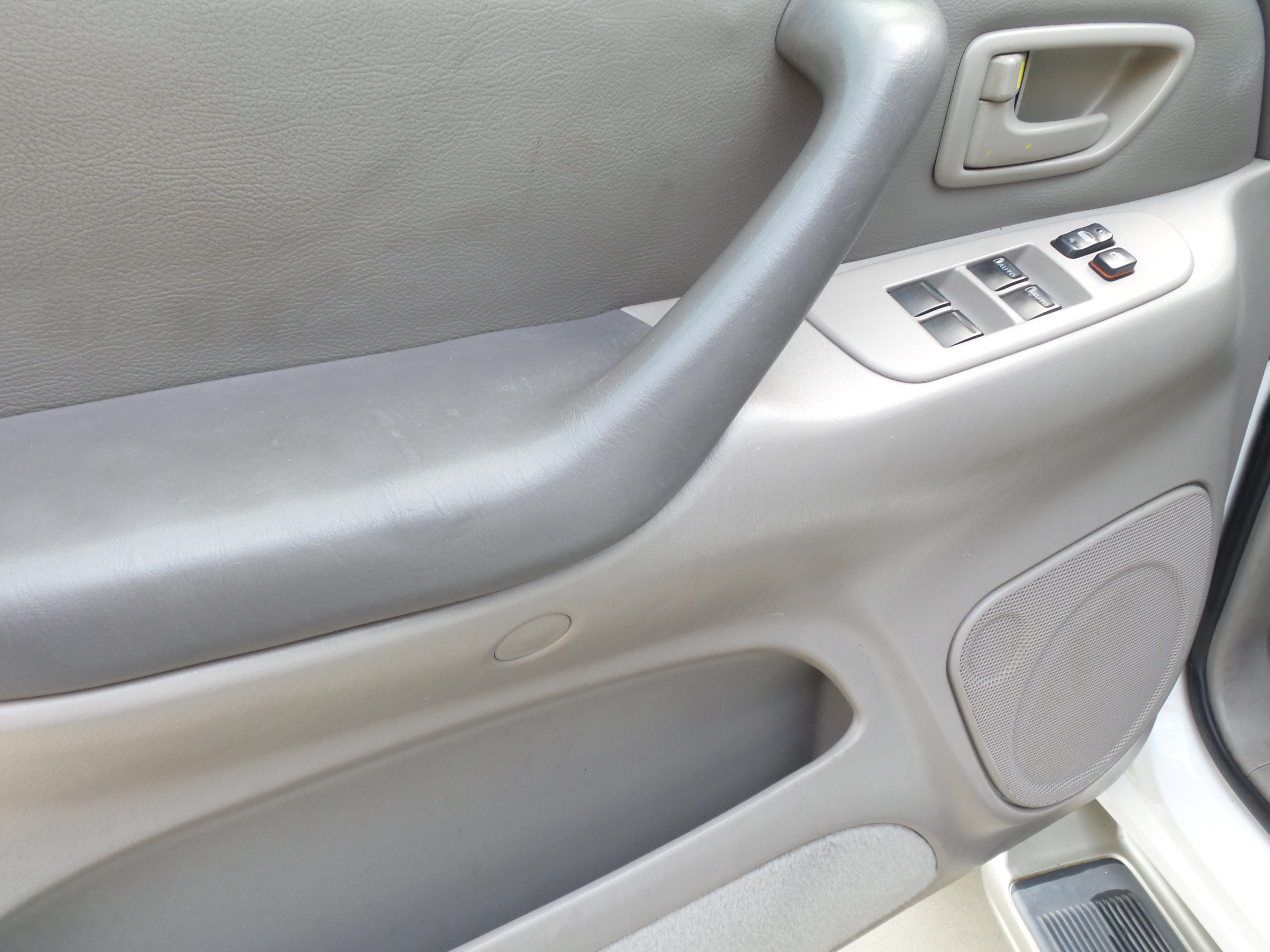 Used 2001 Toyota Sequoia SR5 AWD/4WD image 38
