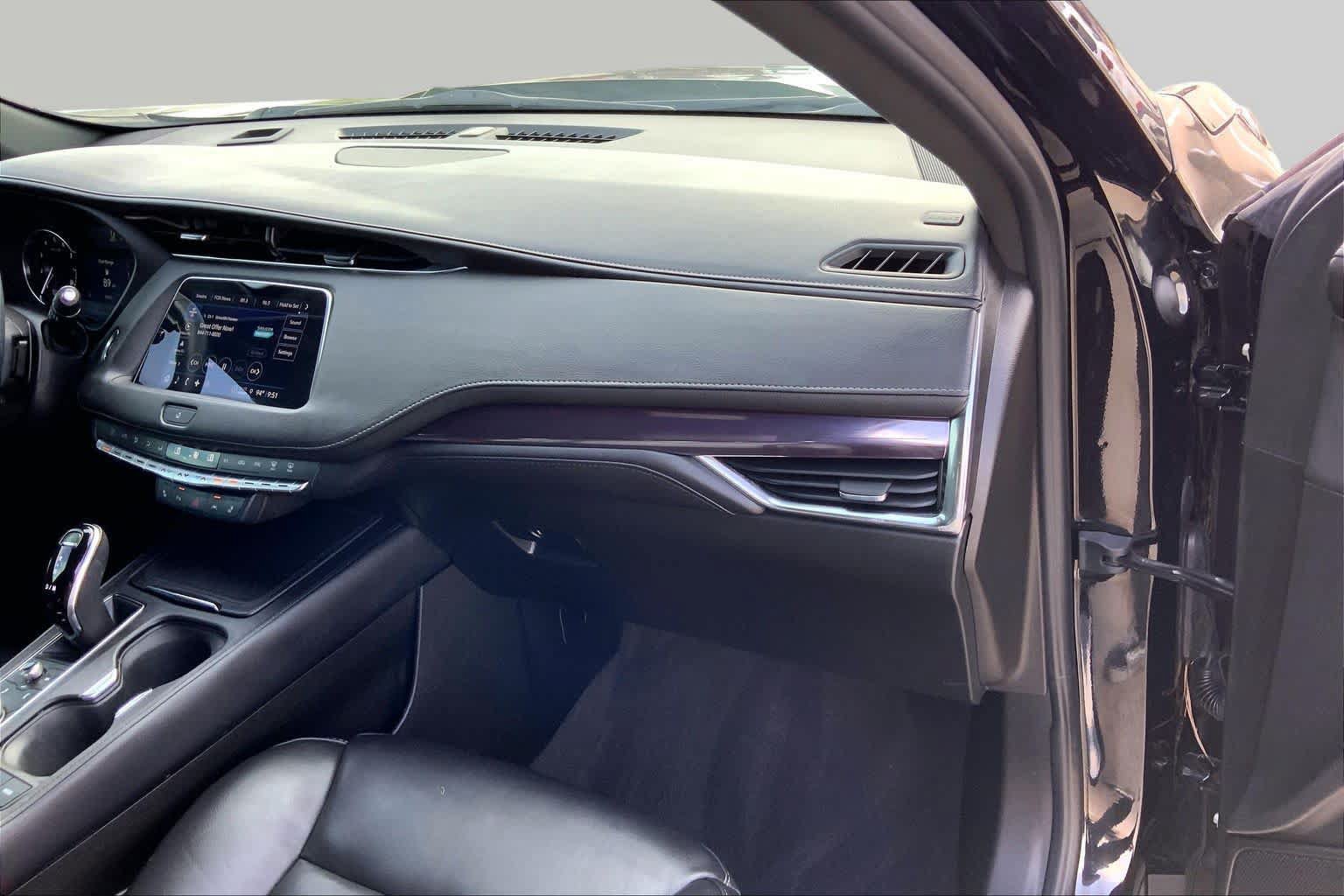 Used 2023 Cadillac XT4 Luxury w/ Cold Weather Package FWD image 36