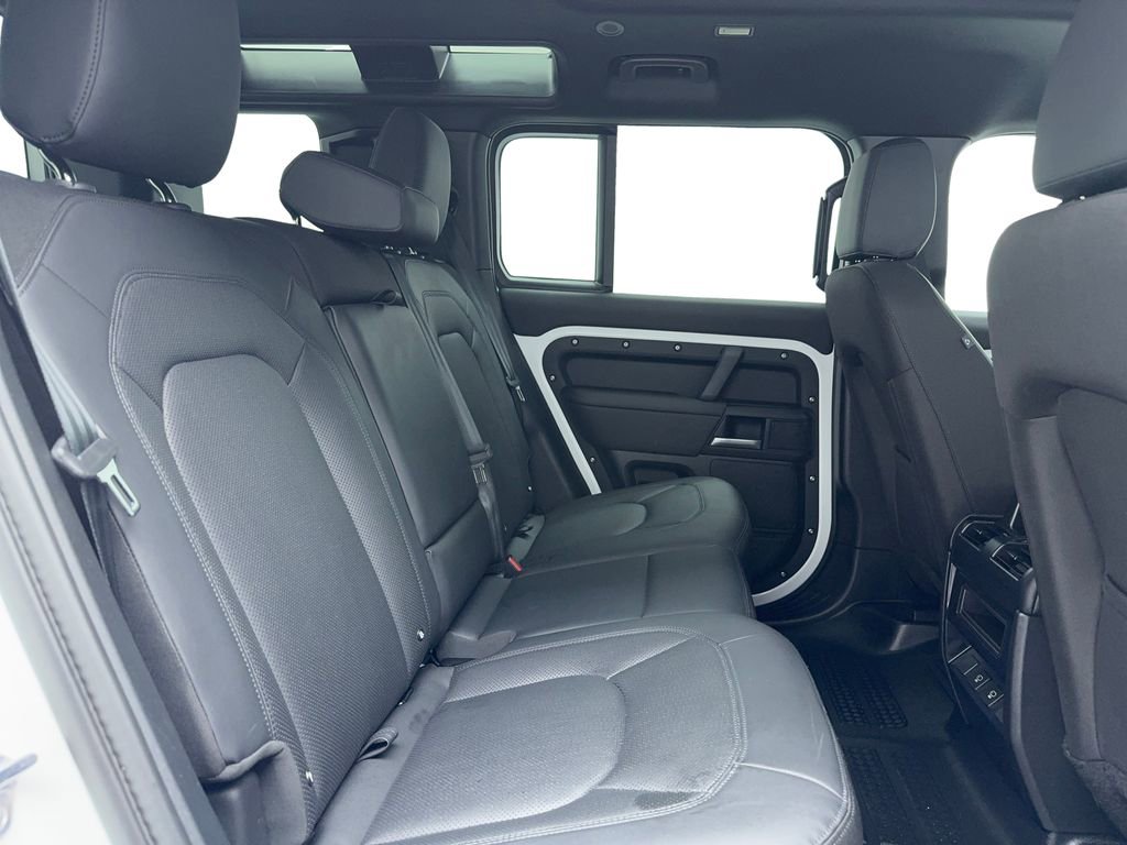 Used 2025 Land Rover Defender 110 S image 37