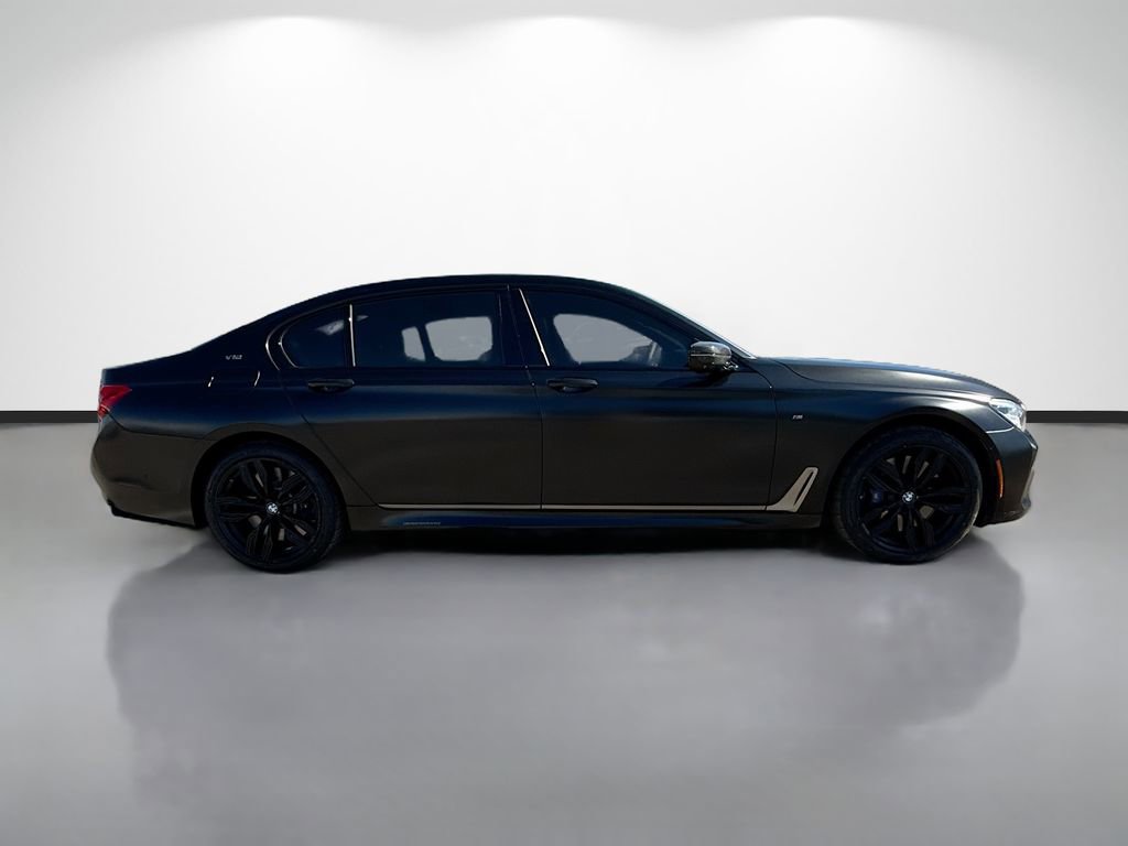 Used 2018 BMW M760i xDrive image 2
