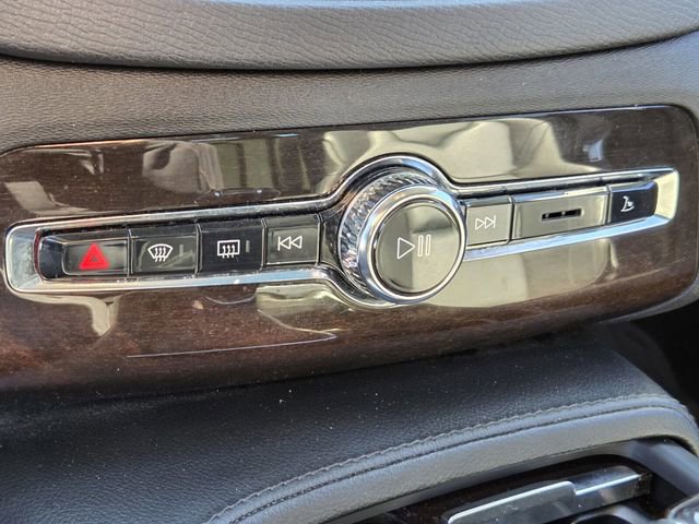 Used 2019 Volvo XC90 T5 Momentum w/ Protection Package Premier image 23