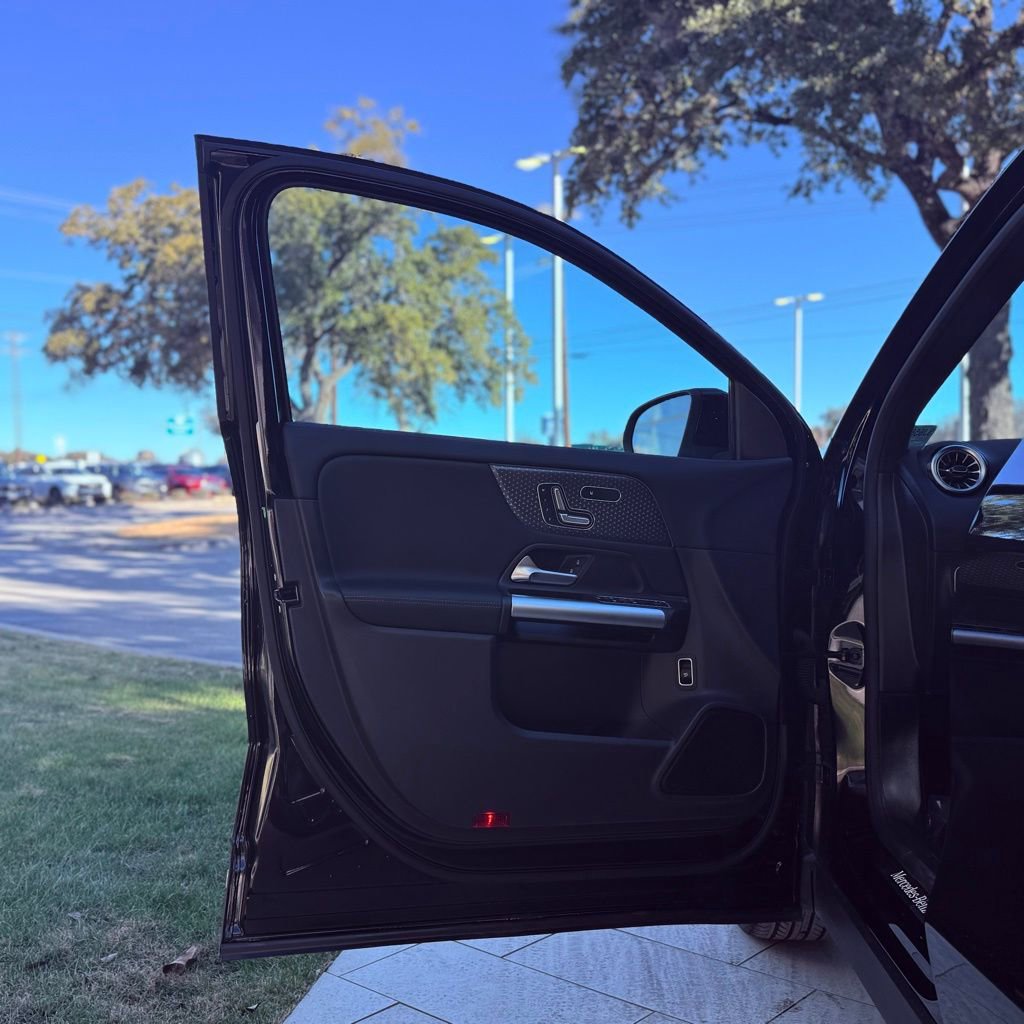 Used 2025 Mercedes-Benz GLA 250 w/ Exclusive Package image 23