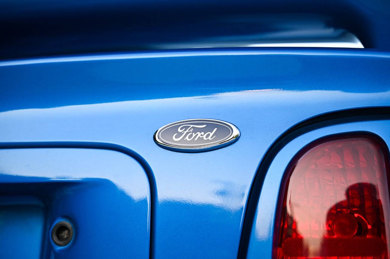 Used 1998 Ford Mustang Cobra RWD image 13