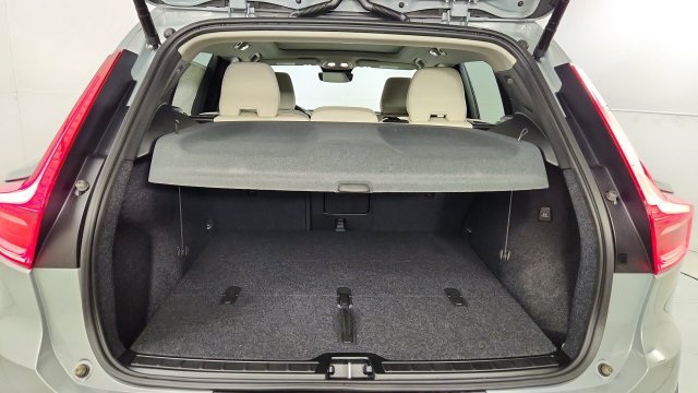 New 2026 Volvo XC40 B5 Plus w/ Protection Package Premier AWD/4WD image 38
