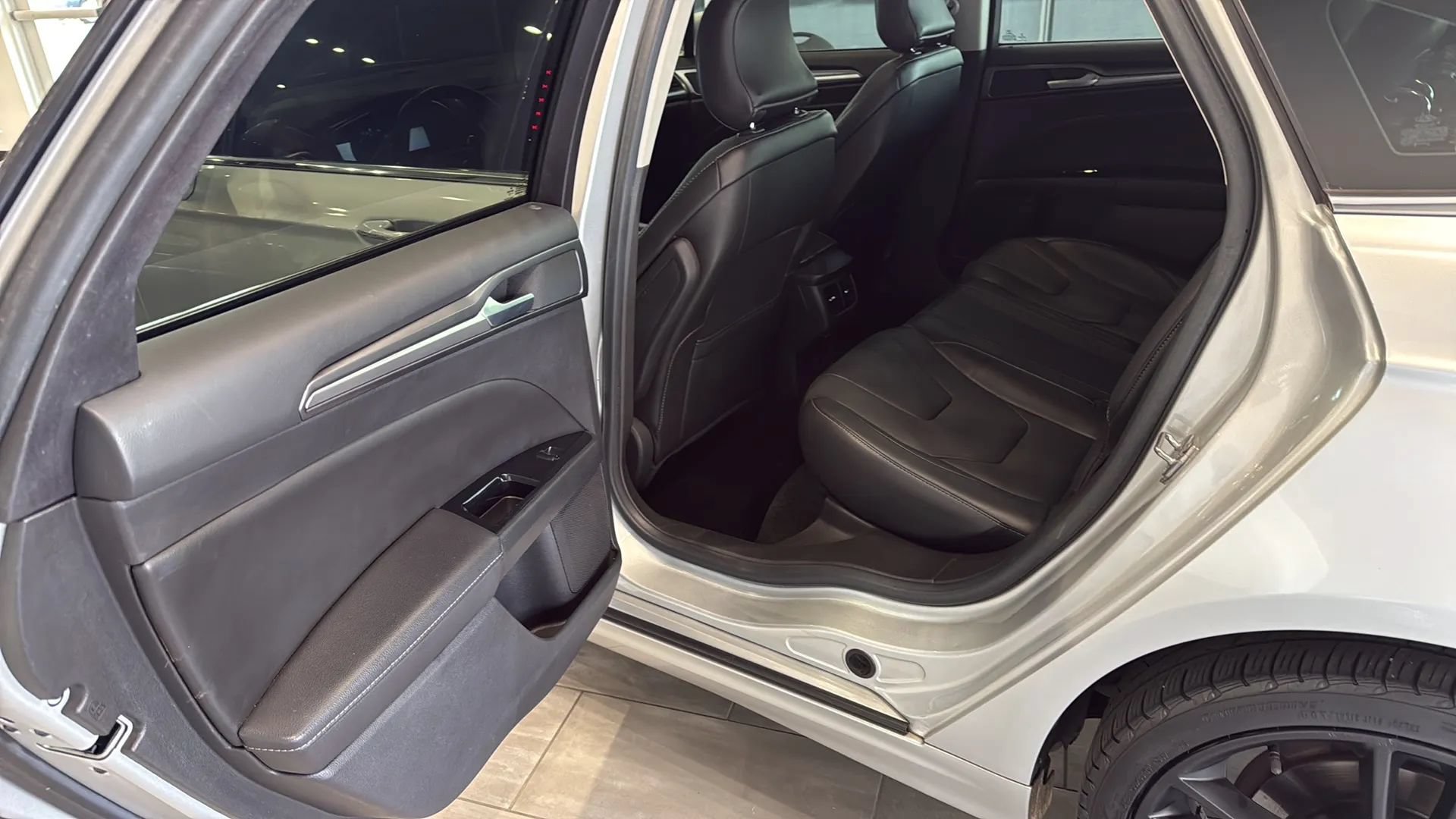 Used 2016 Ford Fusion Titanium AWD/4WD image 32