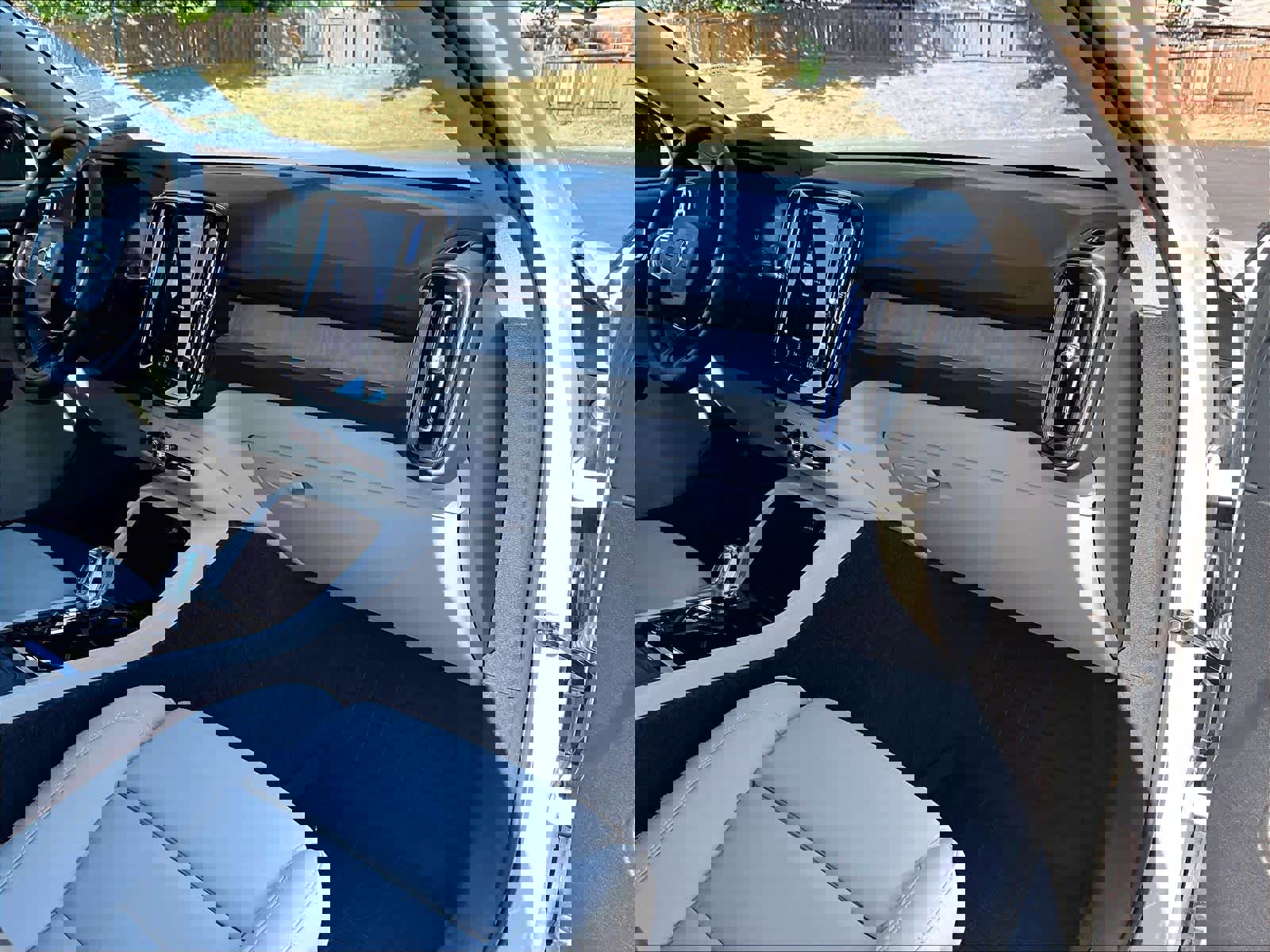 Used 2026 Volvo XC40 B5 Plus w/ Protection Package Premier image 19