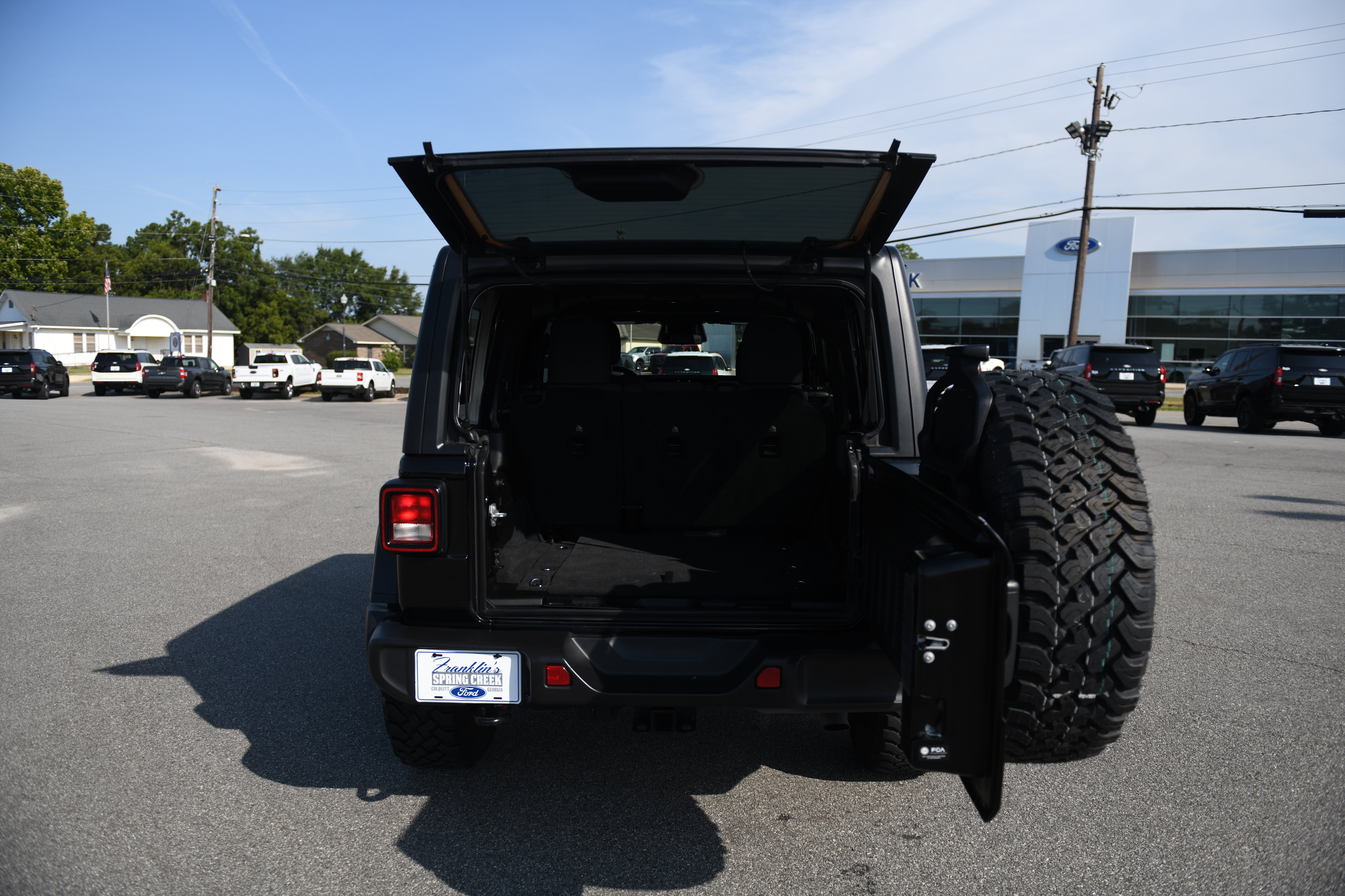 Used 2025 Jeep Wrangler Unlimited Sport AWD/4WD image 9