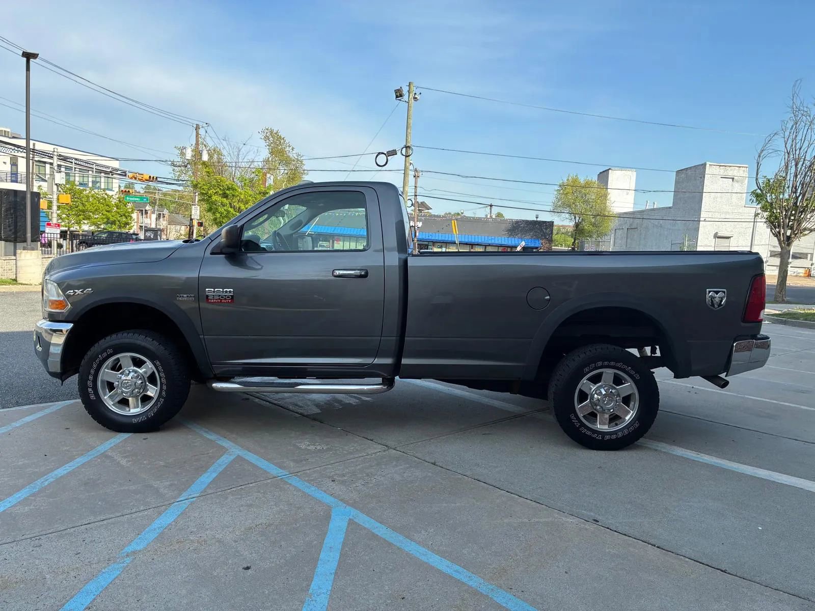 Used 2011 RAM 2500 SLT w/ Popular Equipment Group AWD/4WD image 2