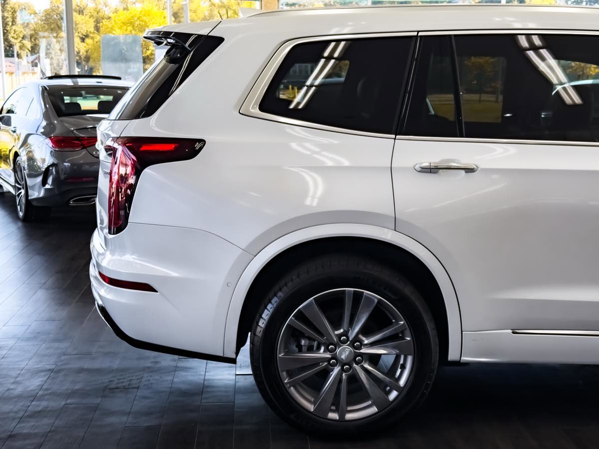Used 2024 Cadillac XT6 Premium Luxury w/ Technology Package image 15
