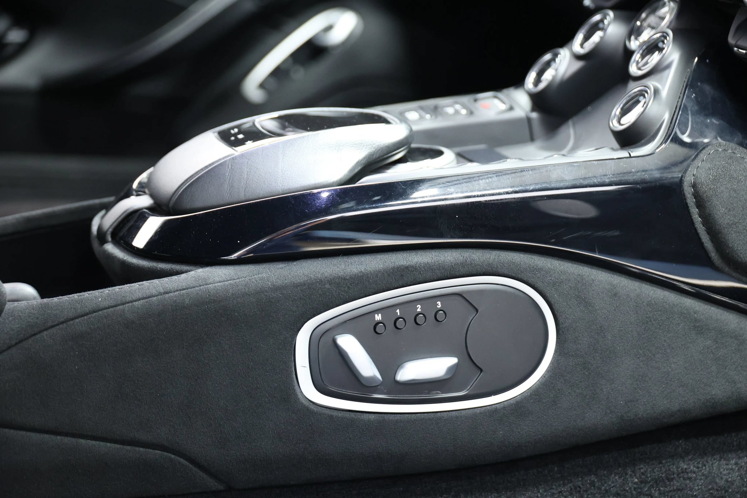 Used 2020 Aston Martin V8 Vantage Coupe RWD image 78
