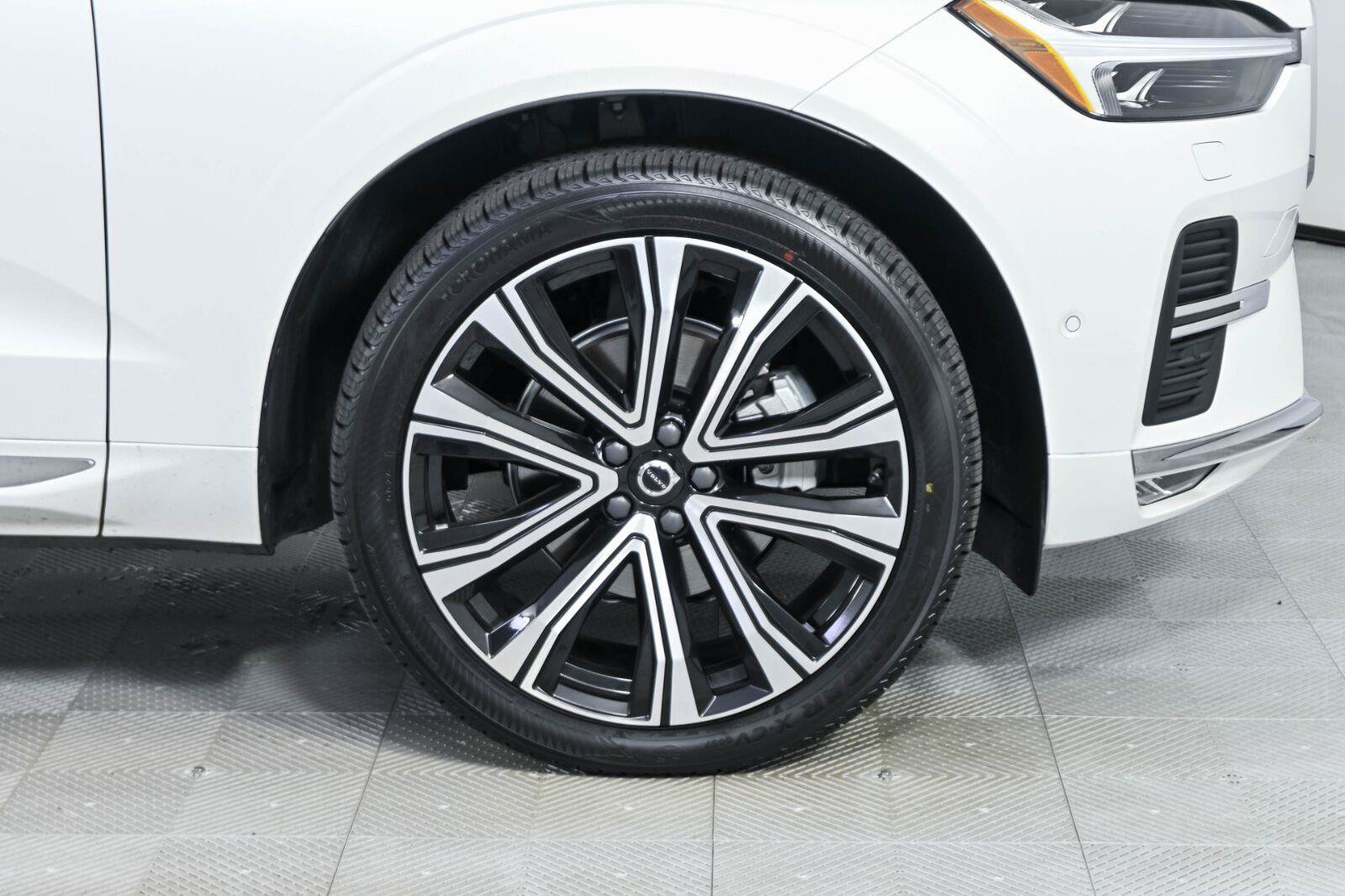Certified 2023 Volvo XC60 B5 Ultimate FWD image 40