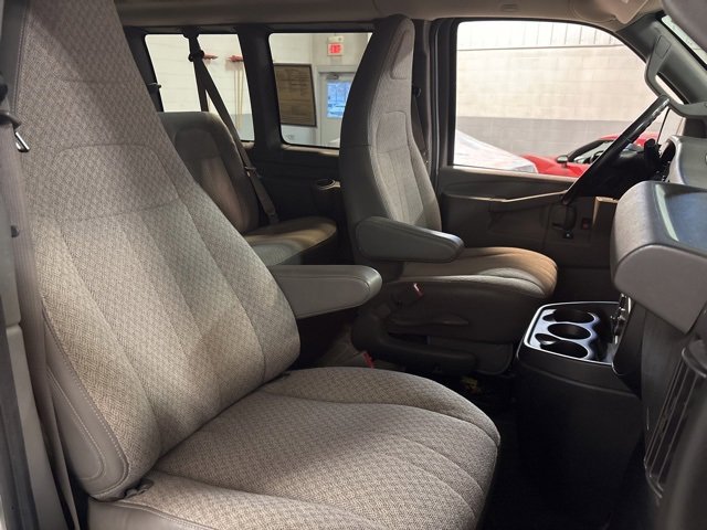 Used 2019 Chevrolet Express 2500 LT w/ LT Preferred Equipment Group image 19